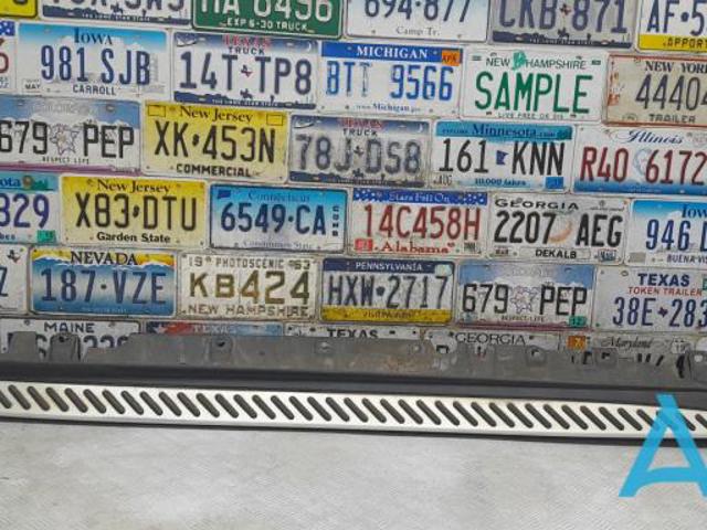 Накладка (молдинг) порога наружная левая 51777294379 BMW