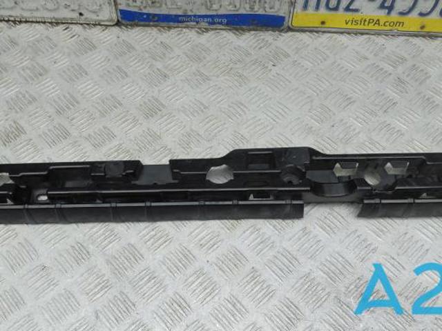51777387346 BMW Кронштейн наружной накладки порога правой купить в Винница