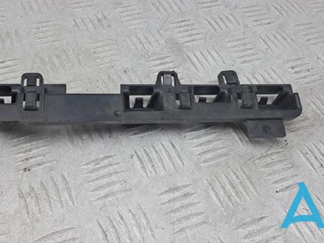 Кронштейн наружной накладки порога правой 51777428036 BMW