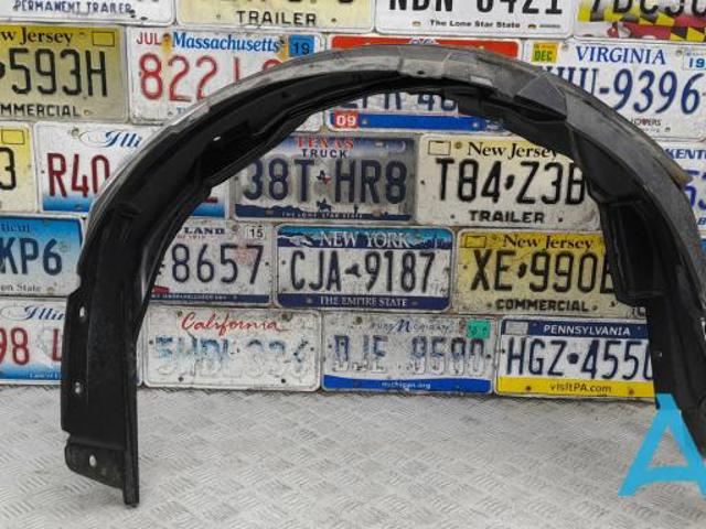 Подкрылок переднего крыла, правый 5370B882 MITSUBISHI