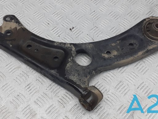 Нижний правый рычаг передней подвески 54501J9000 HYUNDAI