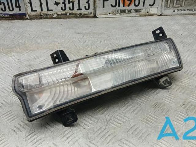 Габарит (указатель поворота) правый 55112720AA CHRYSLER
