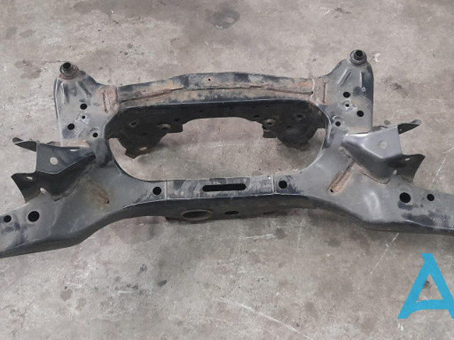 Поперечина задней подвески 554004BF0A NISSAN