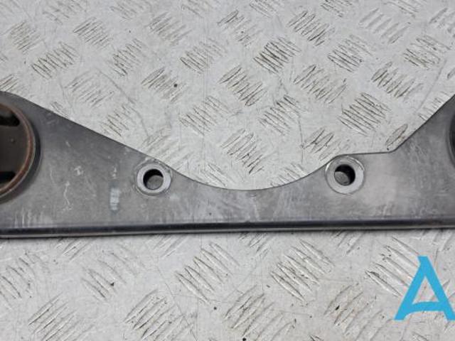 Кронштейн/траверса заднего редуктора, передняя 554196RC4A NISSAN