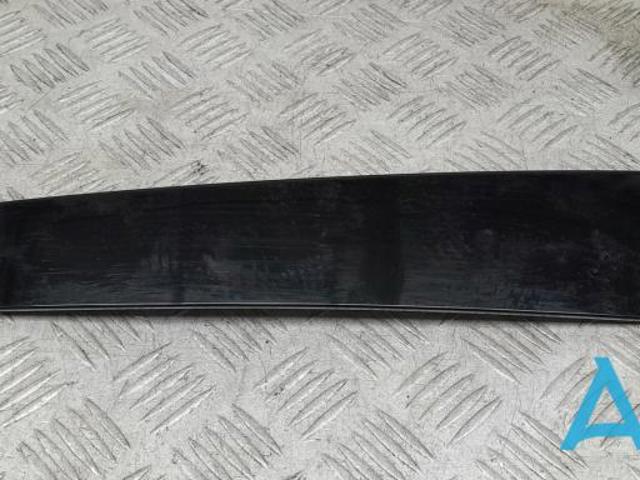 561837902A041 VAG Накладка двери передней правой вертикальная купить в Украина