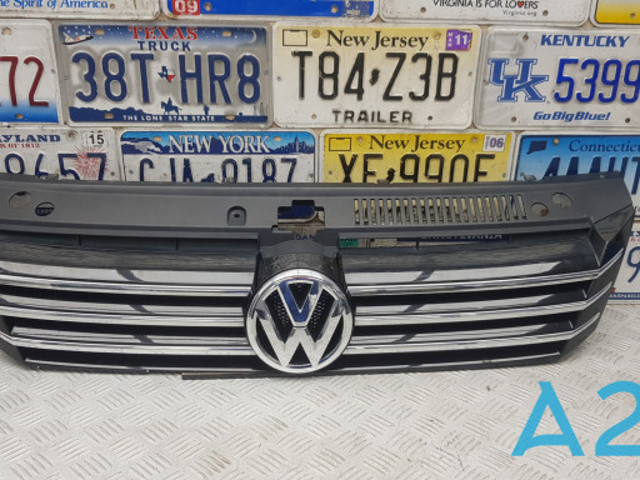 Решетка радиатора 561853651AOQE VAG