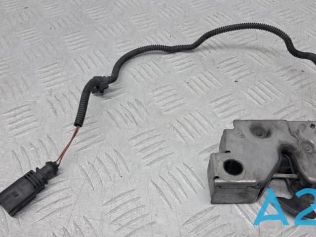 Запор капота (замок и привод замка капота) 5F0823509C VAG