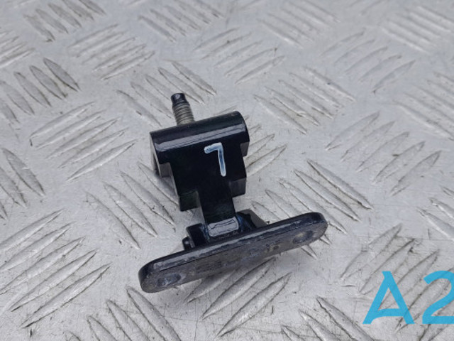 Петля третей/пятой двери 5G6827301A VAG