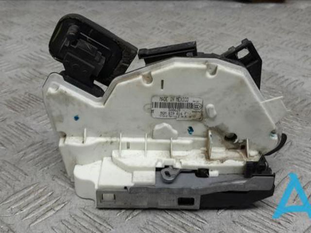 Замок задней правой двери  5GM839016F VAG