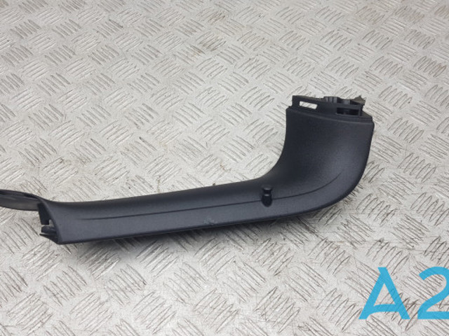 Облицовка багажника пятой двери 5N0867703B82V VAG