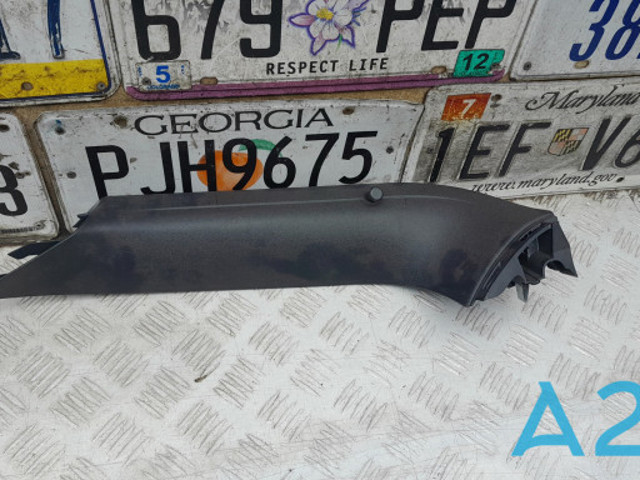 Обшивка-облицовка третей двери 5N0867704B82V VAG