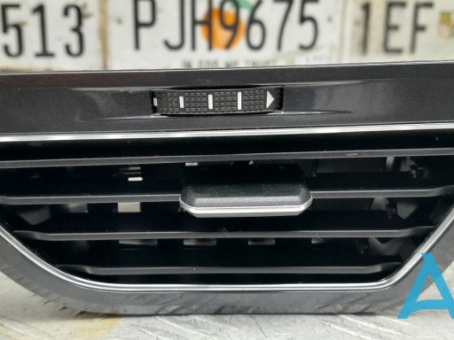 Решетка воздуховода правая 5NN819704WHZ VAG