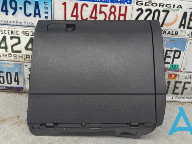 VAG 5NN857114A82V Ящик перчаточный (бардачок) в наличии Павлоград