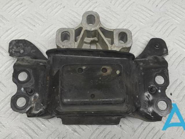 Левая опора двигателя 5Q0199555T VAG