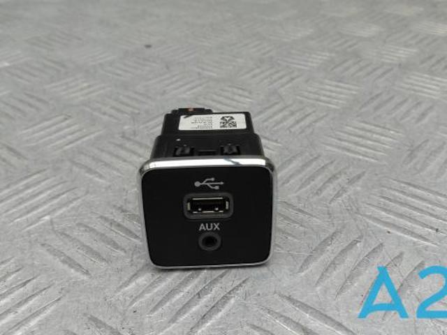 USB-разветвитель 5XG28DX9AC CHRYSLER