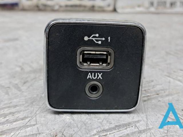 CHRYSLER 5XG28DX9AC USB-разветвитель в наличии Чернигов