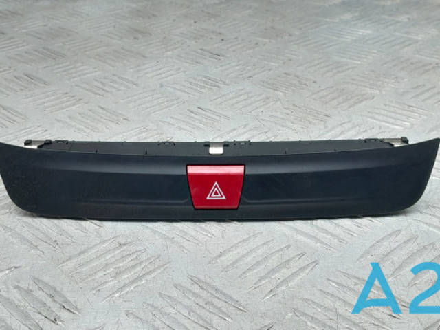 5YZ28LXHAB CHRYSLER Кнопка включения аварийного сигнала купить в Украина