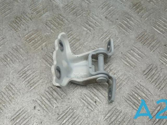 Петля задней двери, правой 60479SJ000 SUBARU