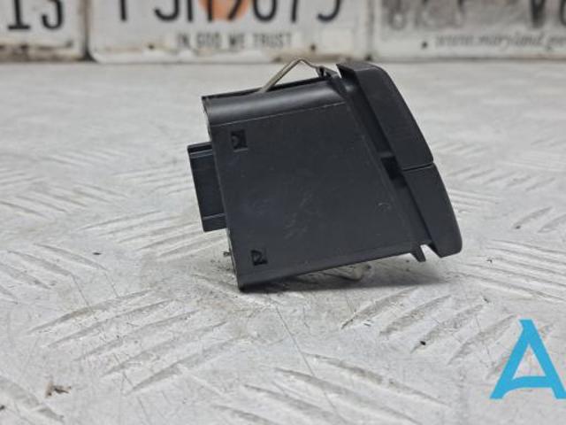 Кнопка включения аварийной сигнализации 61316919506 BMW