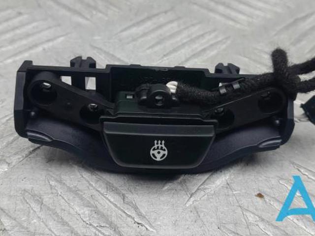 Кнопка включения обогрева руля 61319383999 BMW