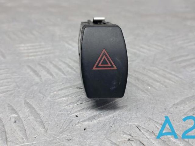 Кнопка включения аварийной сигнализации 61319389075 BMW