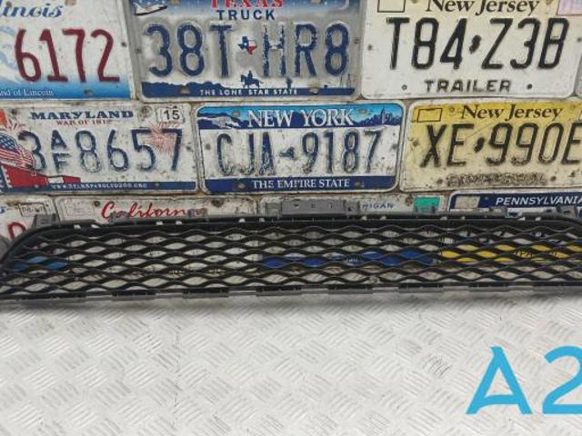 Решетка переднего бампера, центральная 622545NA0A NISSAN