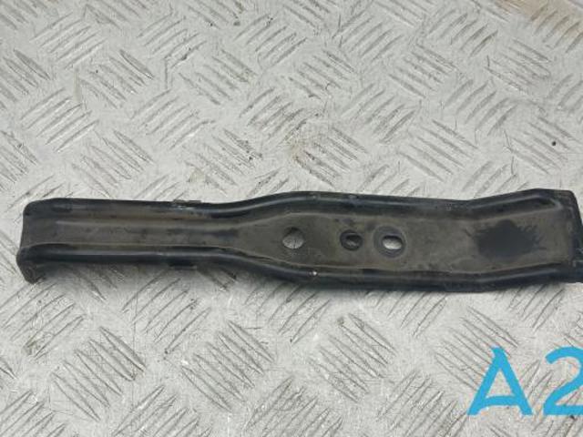 Кронштейн бампера переднего, центральный 622905NA0A NISSAN