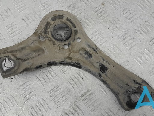 Кронштейн передней балки 62476D3000 HYUNDAI