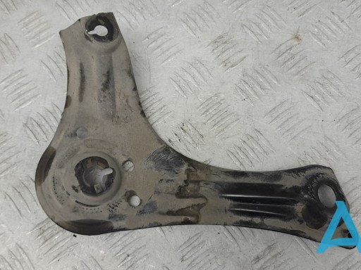 Кронштейн передней балки 62477D3000 HYUNDAI