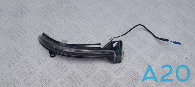 Указатель поворота зеркала правый 63137308536 BMW