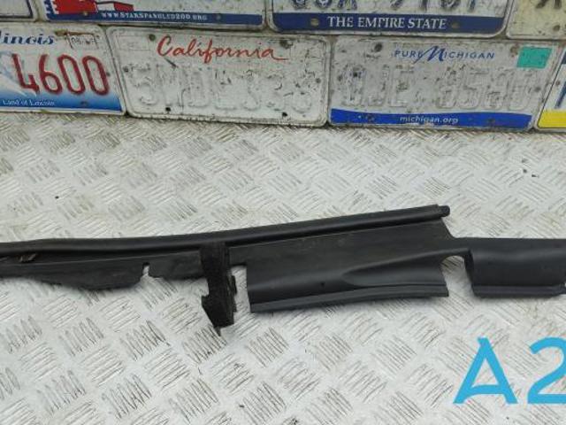 Уплотнитель арки крыла 638295NA0A NISSAN