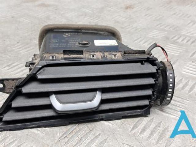 Решетка воздуховода правая 64229329585 BMW
