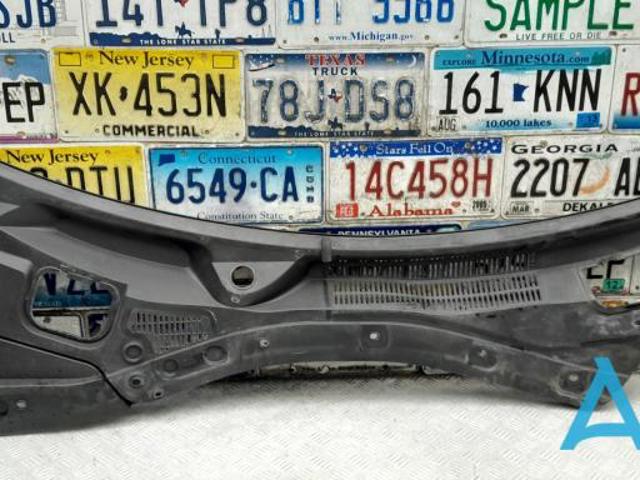Водосток лобового стекла, жабо 670025634 MASERATI