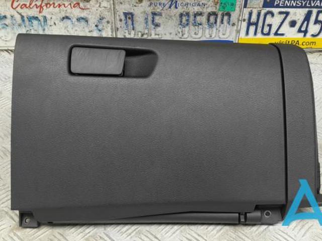 Бардачок 681026RB1A NISSAN