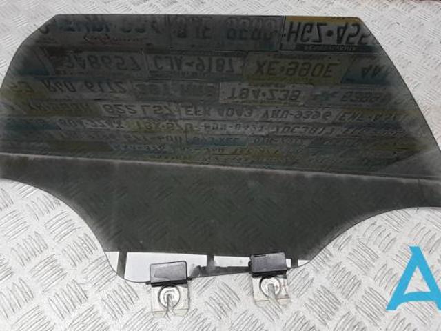 Стекло задней двери, правой 68104622AC CHRYSLER