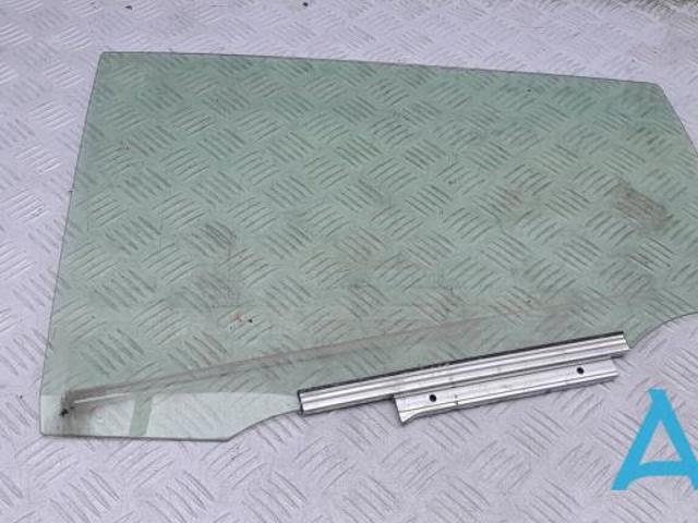 Стекло задней двери, левой 6811447100 TOYOTA