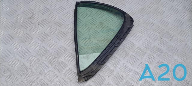 Задняя форточка левая 6812476010 TOYOTA