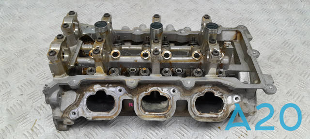 Головка блока цилиндров (ГБЦ), правая 68141352AE CHRYSLER