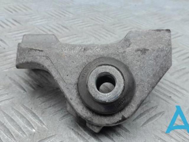 Кронштейн подушки (опоры) двигателя, задней 68172353AB CHRYSLER