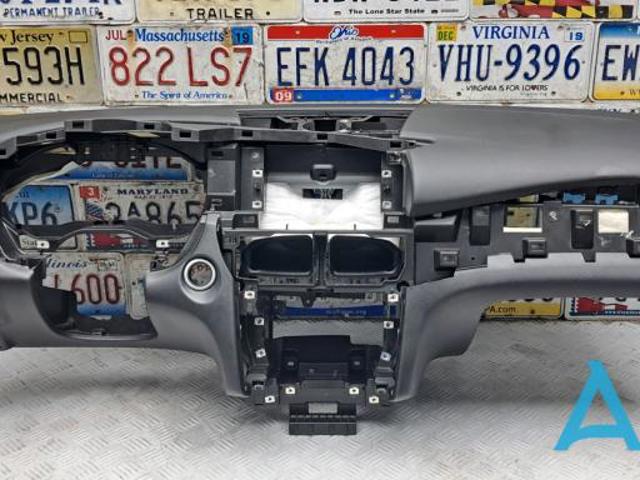 Передняя панель 682005DF0A NISSAN