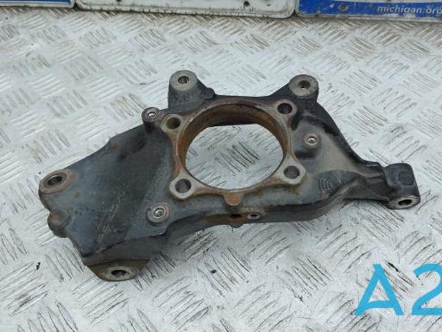 Кулак поворотный левый 68246625AA CHRYSLER