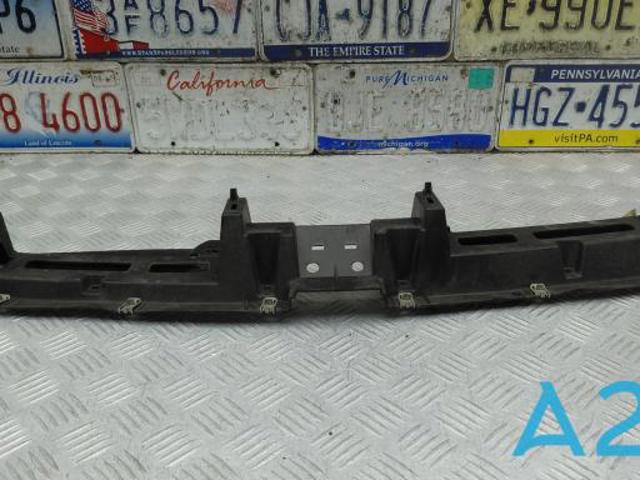 Кронштейн решетки радиатора 68258700AB CHRYSLER