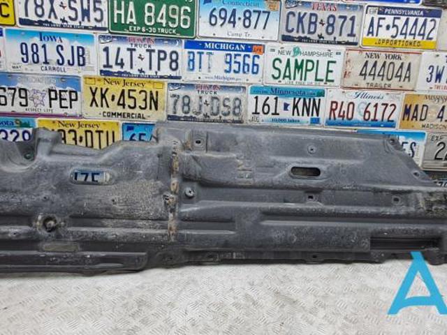 Защита днища, правая 68288235AB CHRYSLER