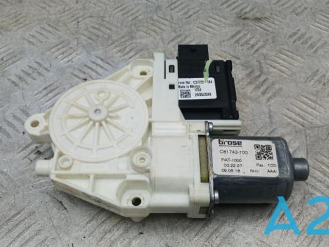 Мотор стеклоподъемника двери передней, правой 68302550AA CHRYSLER