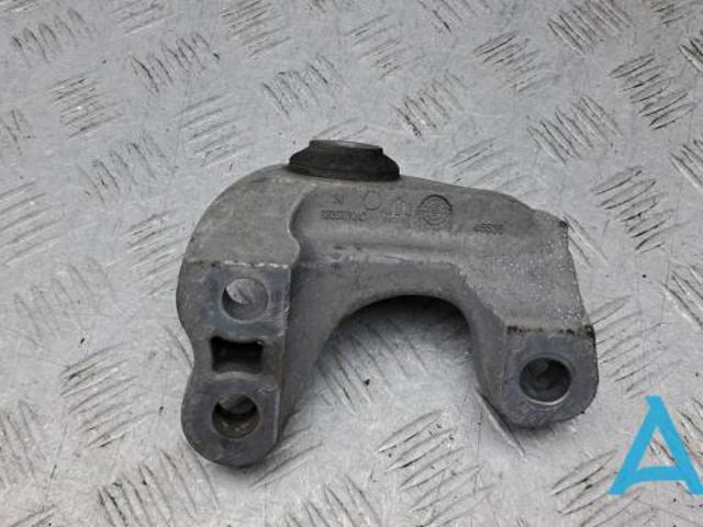 Кронштейн подушки (опоры) двигателя, задней 68353710AB CHRYSLER