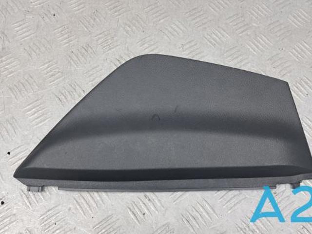 Крышка боковая панели "торпедо", правая 684986RR0A NISSAN