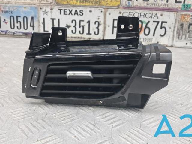 Решетка воздуховода правая 687606RR2A NISSAN