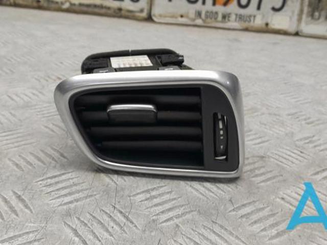 Решетка воздуховода левая 687615DF0A NISSAN