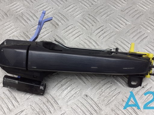 Держатель наружной ручки двери, задней левой 6920447020 TOYOTA