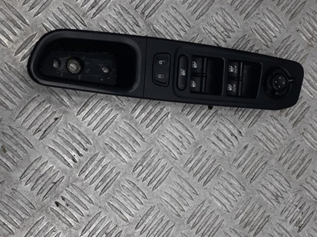 Кнопки переднего левого стекло подъемника 6EZ84LXHAA CHRYSLER